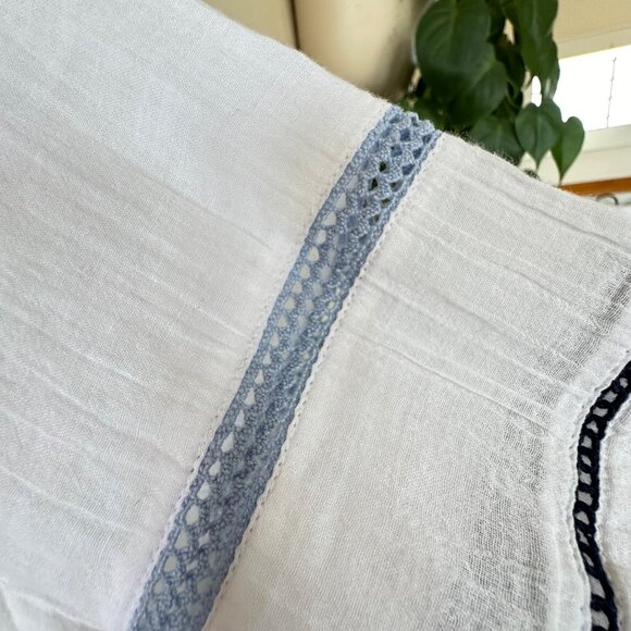 J.Jill White Peasant Blouse Size M 100% Cotton Blue Crochet Detail Boho Beach - Picture 9 of 12